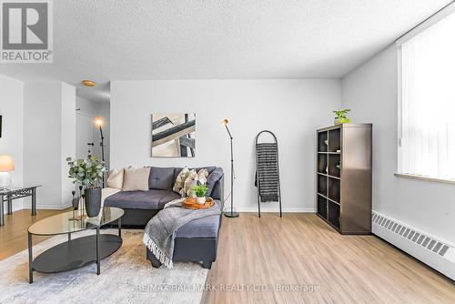 306 - 5 Parkway Forest Drive, Toronto (Henry Farm), ON - Indoor Photo Showing Living Room