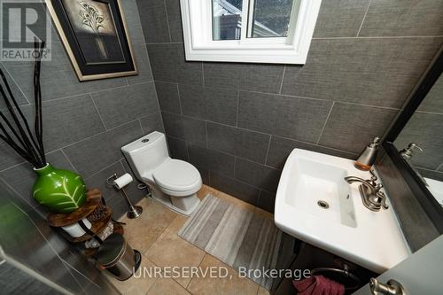 18 Fagan Drive, Halton Hills (Georgetown), ON - Indoor Photo Showing Bathroom