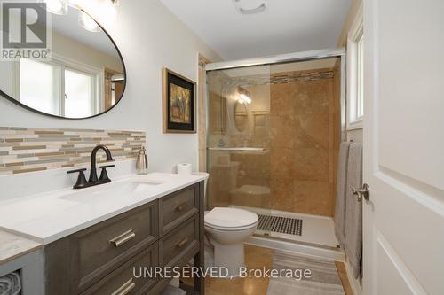 18 Fagan Drive, Halton Hills (Georgetown), ON - Indoor Photo Showing Bathroom