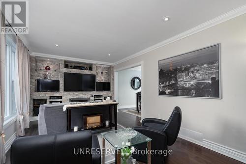 18 Fagan Drive, Halton Hills (Georgetown), ON - Indoor Photo Showing Living Room