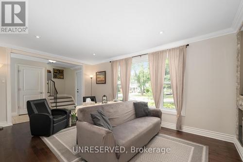 18 Fagan Drive, Halton Hills (Georgetown), ON - Indoor Photo Showing Living Room