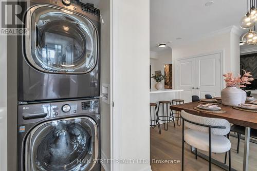 403 - 180 John Way W, Aurora (Bayview Wellington), ON - Indoor Photo Showing Laundry Room