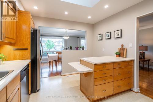 356 Delrex Boulevard, Halton Hills (Georgetown), ON - Indoor Photo Showing Kitchen