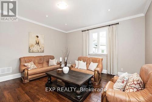 7840 Patterson Side Road, Caledon, ON - Indoor Photo Showing Living Room