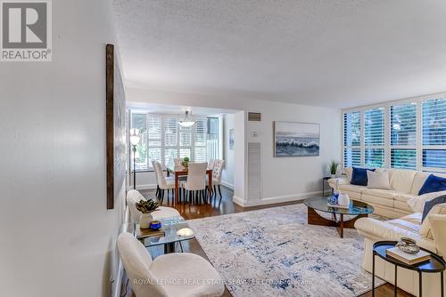 124 - 80 Quebec Avenue, Toronto (High Park North), ON - Indoor Photo Showing Living Room