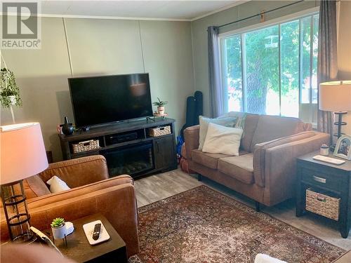 331-333 Mabel, Sudbury, ON - Indoor Photo Showing Living Room