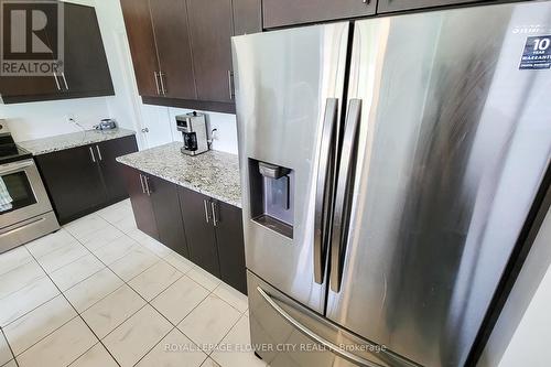 417 Freure Drive N, Cambridge, ON - Indoor Photo Showing Kitchen With Upgraded Kitchen