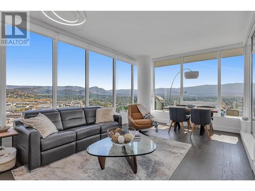 1191 Sunset Drive Unit# 2002, Kelowna, BC - Indoor Photo Showing Living Room