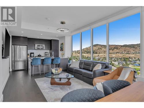 1191 Sunset Drive Unit# 2002, Kelowna, BC - Indoor Photo Showing Living Room