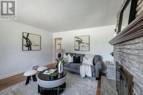 725 Eastbourne Avenue, Oshawa (Eastdale), ON - Indoor Photo Showing Living Room