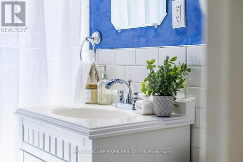 725 Eastbourne Avenue, Oshawa (Eastdale), ON - Indoor Photo Showing Bathroom