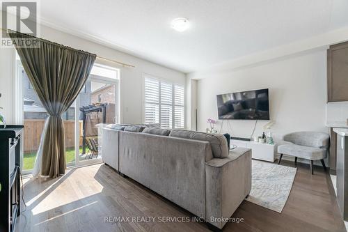 123 Adventura Road, Brampton (Northwest Brampton), ON - Indoor Photo Showing Living Room