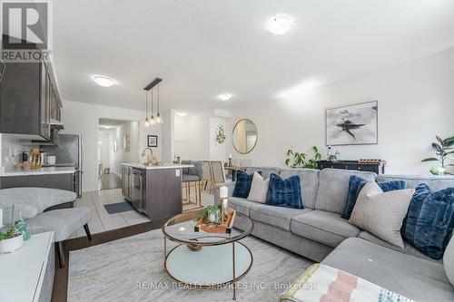 123 Adventura Road, Brampton, ON - Indoor Photo Showing Living Room