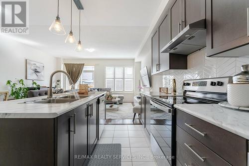 123 Adventura Road, Brampton (Northwest Brampton), ON - Indoor Photo Showing Kitchen With Double Sink With Upgraded Kitchen