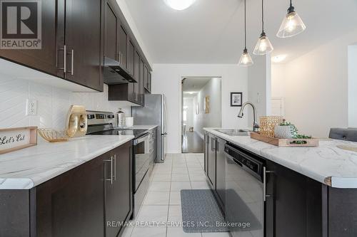 123 Adventura Road, Brampton, ON - Indoor Photo Showing Kitchen With Upgraded Kitchen