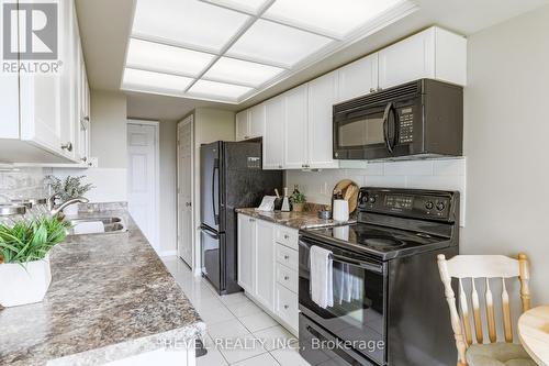 102 - 50 Rivermill Boulevard, Kawartha Lakes (Lindsay), ON - Indoor Photo Showing Kitchen