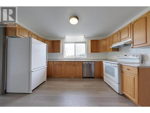 2637 24Th Street, Lister, BC - Indoor Photo Showing Kitchen With Double Sink