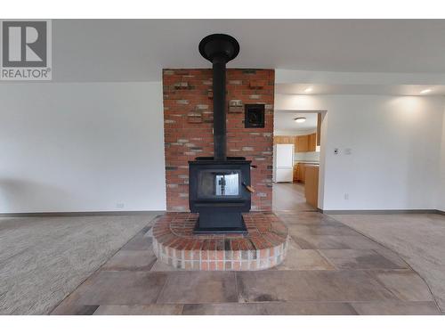 2637 24Th Street, Lister, BC - Indoor With Fireplace