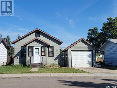 4909 Leader Street, Macklin, SK - Outdoor