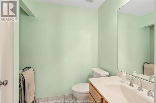 10 Elwood, Cottam, ON - Indoor Photo Showing Bathroom