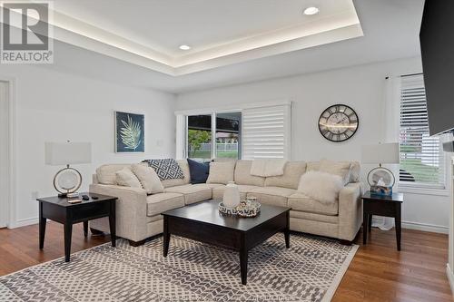 128 Riverfront Park Crescent, Amherstburg, ON - Indoor Photo Showing Living Room