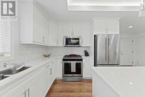 128 Riverfront Park Crescent, Amherstburg, ON - Indoor Photo Showing Kitchen With Upgraded Kitchen