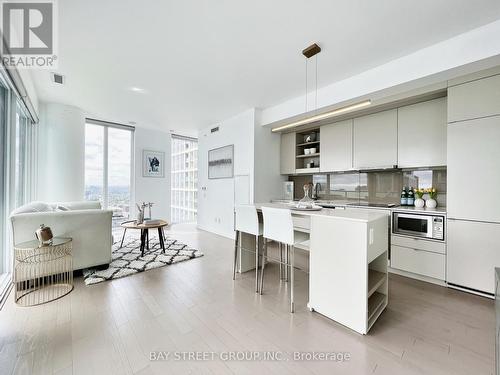 4009 - 101 Peter Street, Toronto, ON - Indoor Photo Showing Kitchen