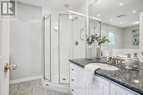 484 Carlton Drive, Oakville (Eastlake), ON - Indoor Photo Showing Bathroom