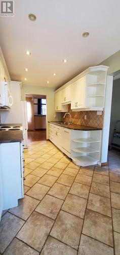 12 Simmons Boulevard, Brampton, ON - Indoor Photo Showing Kitchen