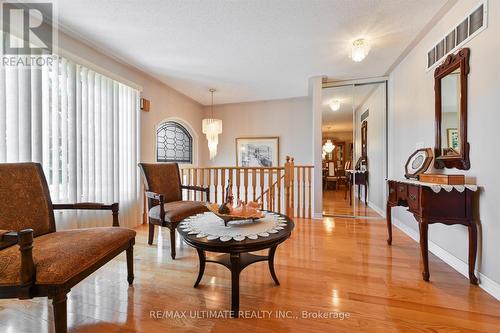 5888 Sidmouth Street, Mississauga (East Credit), ON - Indoor Photo Showing Living Room