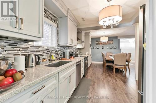 5888 Sidmouth Street, Mississauga (East Credit), ON - Indoor Photo Showing Kitchen With Upgraded Kitchen