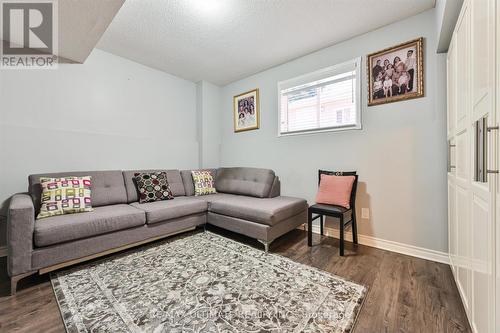 5888 Sidmouth Street, Mississauga (East Credit), ON - Indoor Photo Showing Living Room