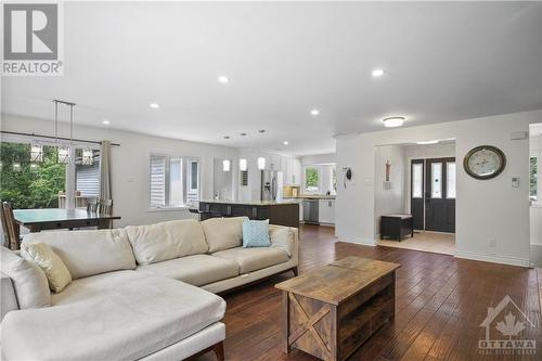 2744 Richardson Side Road, Ottawa, ON - Indoor Photo Showing Living Room