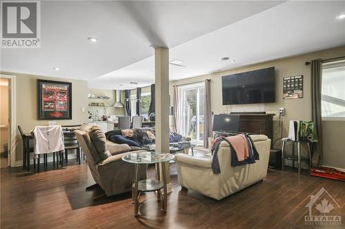 2744 Richardson Side Road, Ottawa, ON - Indoor Photo Showing Living Room