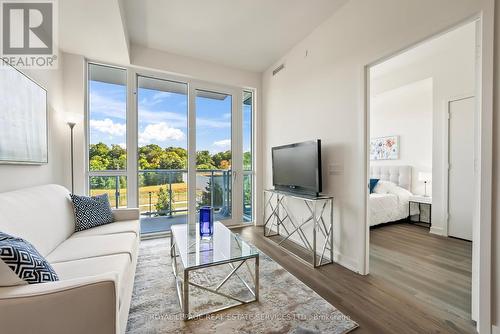 314 - 10 Deerlick Court, Toronto (Parkwoods-Donalda), ON - Indoor Photo Showing Living Room