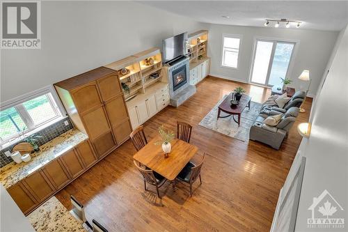 661 Netley Circle, Ottawa, ON - Indoor Photo Showing Living Room