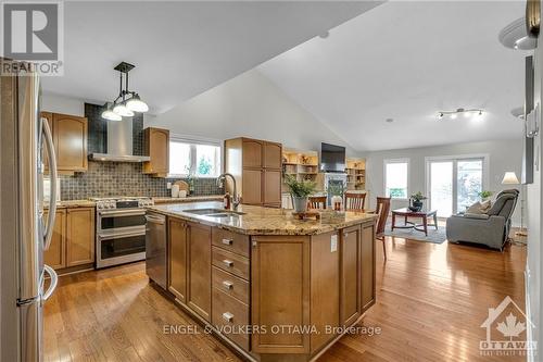 661 Netley Circle, Ottawa, ON - Indoor Photo Showing Kitchen With Double Sink