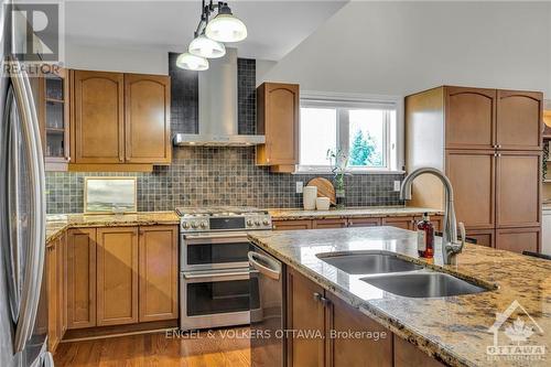 661 Netley Circle, Ottawa, ON - Indoor Photo Showing Kitchen With Double Sink