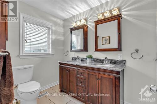 661 Netley Circle, Ottawa, ON - Indoor Photo Showing Bathroom