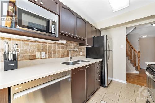 3843 Crowsnest Avenue, Ottawa, ON - Indoor Photo Showing Kitchen With Double Sink