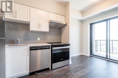 1503 - 15 Queen Street S, Hamilton (Central), ON - Indoor Photo Showing Kitchen