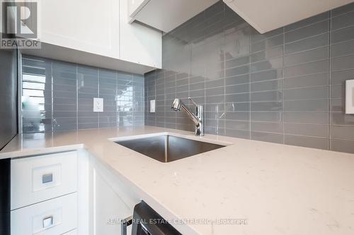 1503 - 15 Queen Street S, Hamilton, ON - Indoor Photo Showing Kitchen