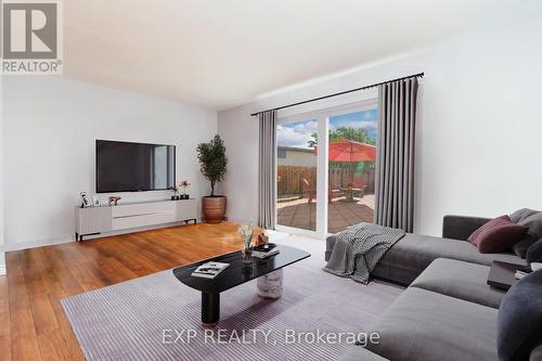 13 - 302 Vine Street, St. Catharines, ON - Indoor Photo Showing Living Room