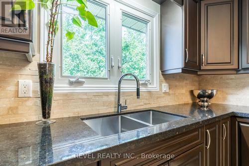 112 Henley Drive, Hamilton (Stoney Creek Industrial), ON - Indoor Photo Showing Kitchen With Double Sink