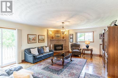 112 Henley Drive, Hamilton, ON - Indoor Photo Showing Living Room With Fireplace