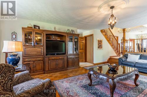 112 Henley Drive, Hamilton (Stoney Creek Industrial), ON - Indoor Photo Showing Living Room