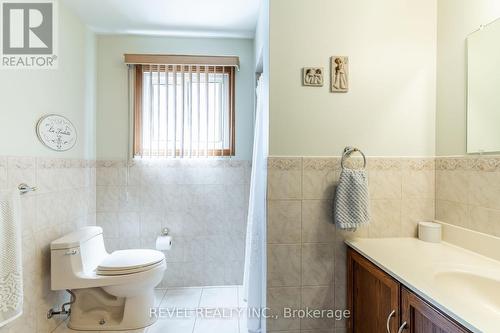 112 Henley Drive, Hamilton, ON - Indoor Photo Showing Bathroom