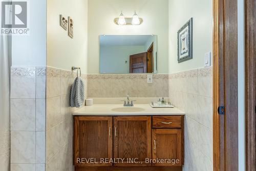 112 Henley Drive, Hamilton, ON - Indoor Photo Showing Bathroom