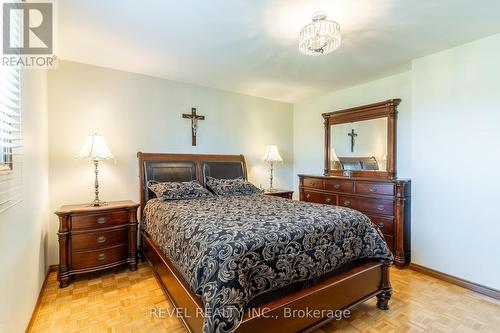 112 Henley Drive, Hamilton (Stoney Creek Industrial), ON - Indoor Photo Showing Bedroom