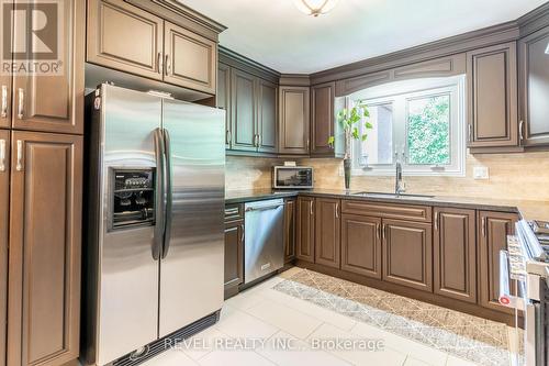 112 Henley Drive, Hamilton (Stoney Creek Industrial), ON - Indoor Photo Showing Kitchen